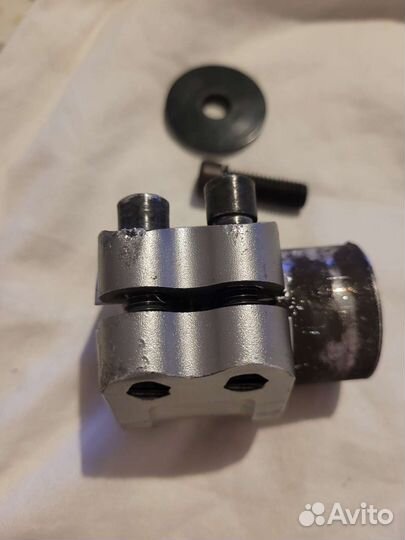 Зажим для трюкового самоката