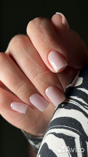 Модель на маникюр с покрытием гель лаком