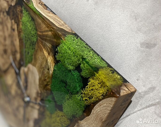 Часы настенные дерево и смола, в наличии