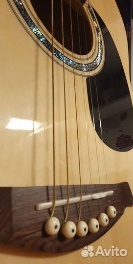 Акустическая гитара