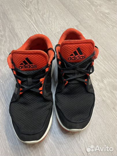 Кроссовки adidas