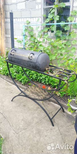 Мангал с элементами ковки