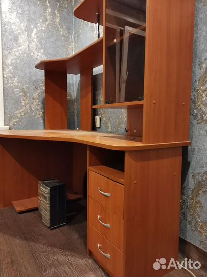 Компьютерный стол