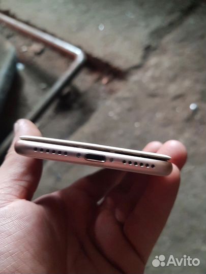 Телефон iPhone 8