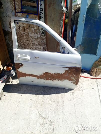 Дверь передняя правая priora