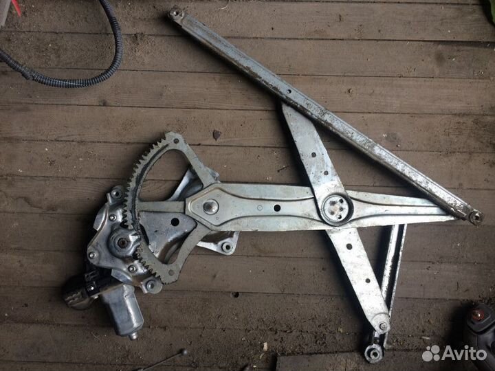 Стеклоподъёмник передний Toyota Corolla 150