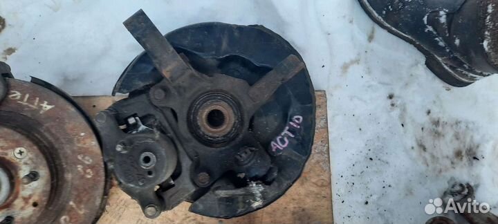 Ступица передняя Toyota Celica ZZT231