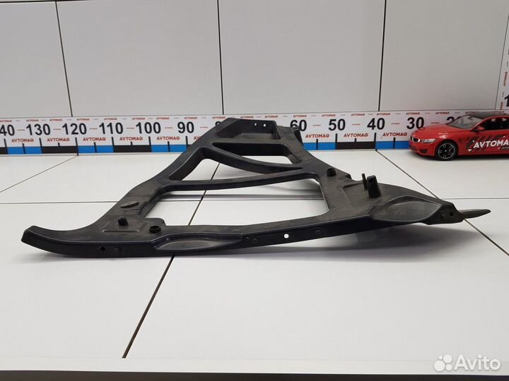 Кронштейн заднего бампера правый (Ford Focus)