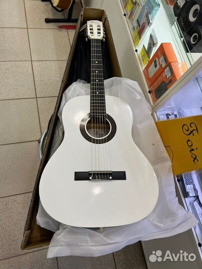 Классическая гитара 3/4 с чехлом