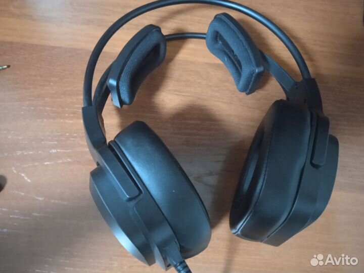 Проводные наушники с микрофоном