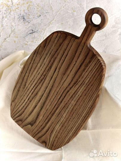 Доска из дерева с ручкой для подачи / разделочная