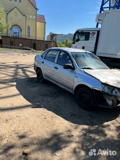 LADA Granta 1.6 МТ, 2013, битый, 105 000 км