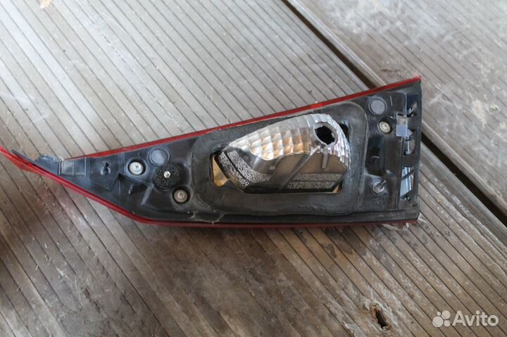 Фонарь крышки багажника Mazda 3 2013-2016