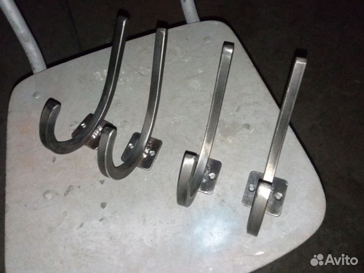 Крючки для одежды металлические