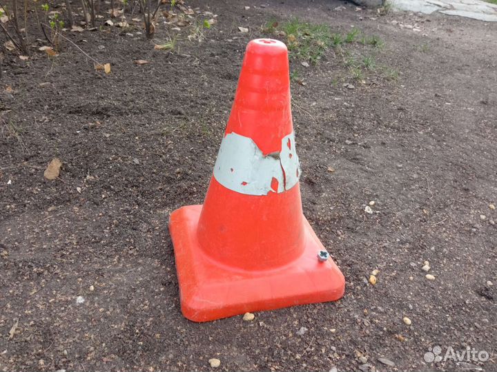 Конус дорожный ограничительный