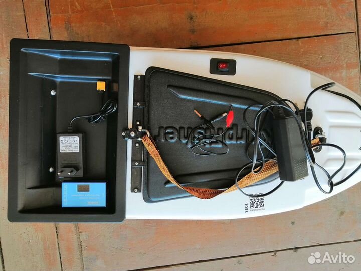 Продам кораблик KarpFisher Pirat Mono Sport