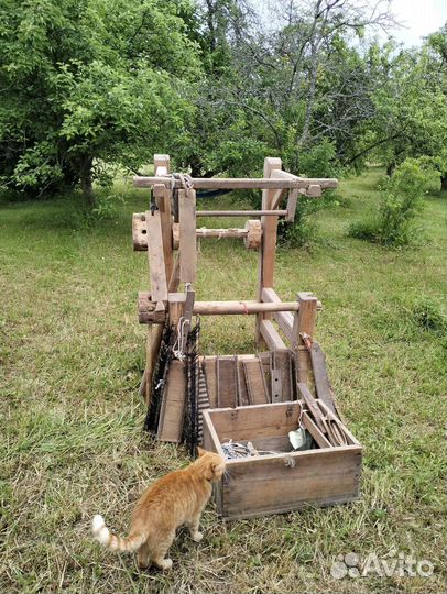 Старинный ткацкий станок деревянный большой
