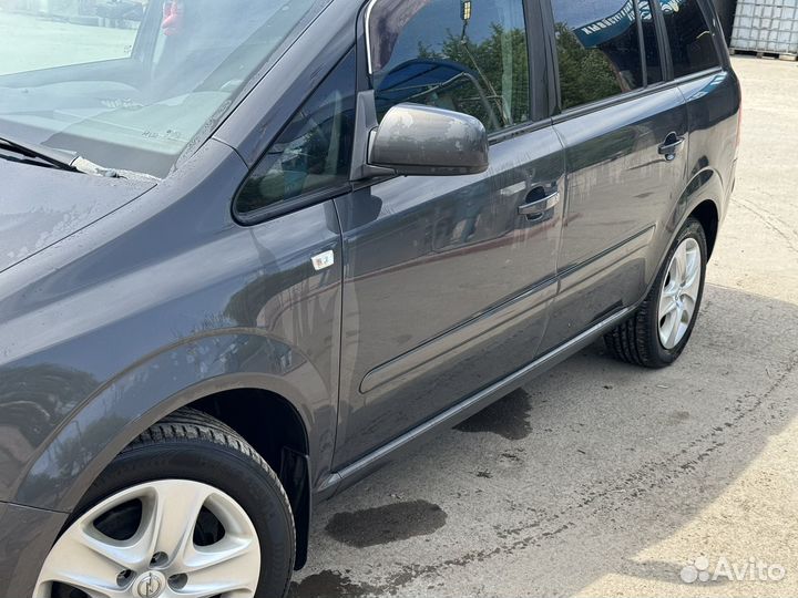 Opel zafira модель