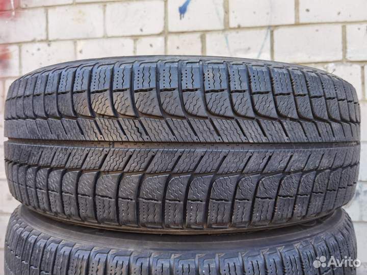Michelin X-Ice XI3 215/60 R17 96T