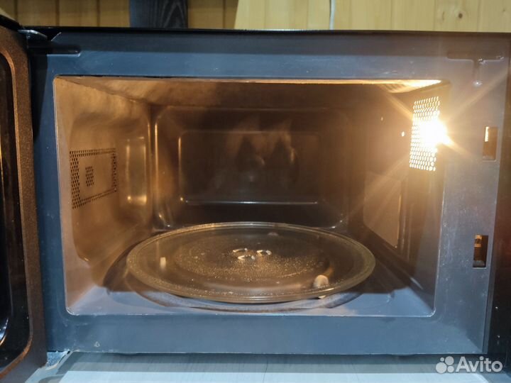 Микроволновая печь BBK 20MWS-722T/B-M черный