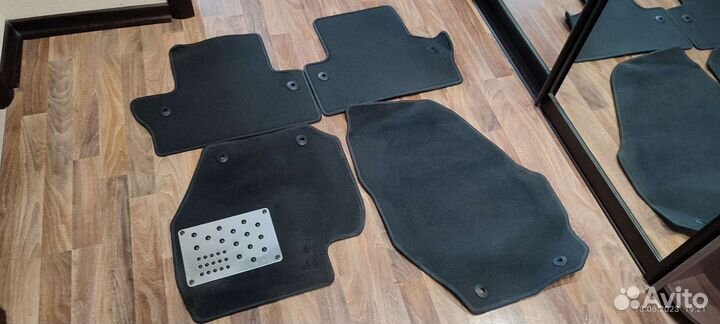 Продам оригинальные коврики на Volvo s60