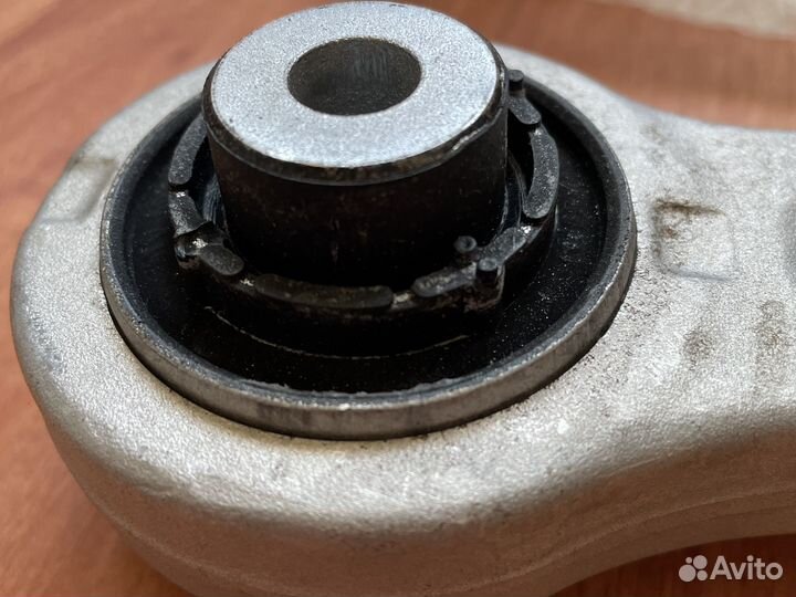 Рычаг подвески VAG 4F0 407 151 A