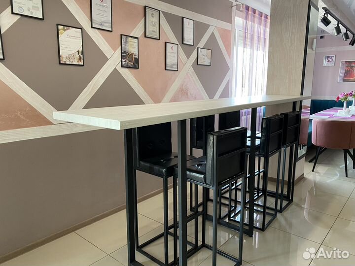 Барный стол и стулья