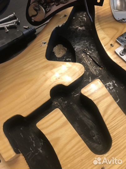 Yamaha SR-700 stratocaster