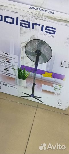 Чёрный вентилятор напольный Polaris аэродинамичес