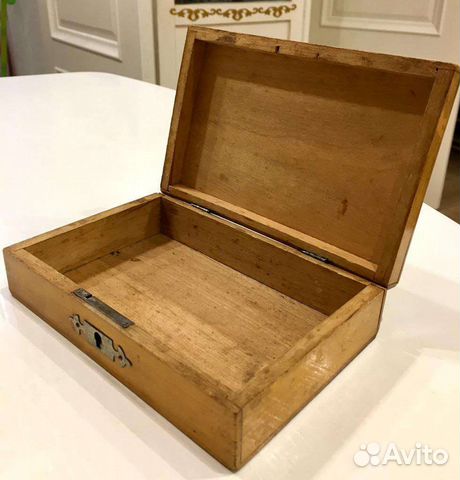 Деревянная шкатулка