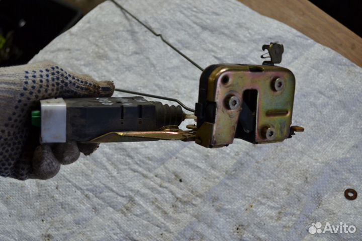 Замок Volvo S40 левый задний