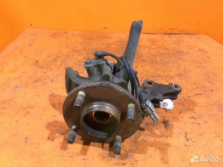 Кулак поворотный передний правый Nissan Wingroad WFY11