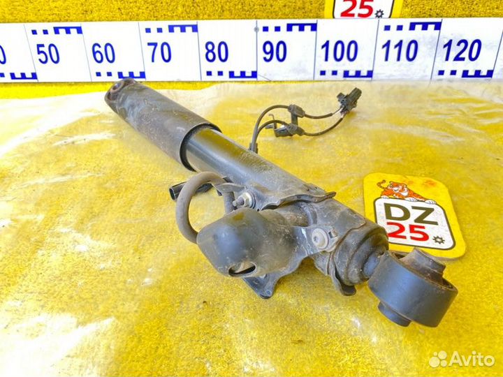 Амортизатор задний правый Lexus