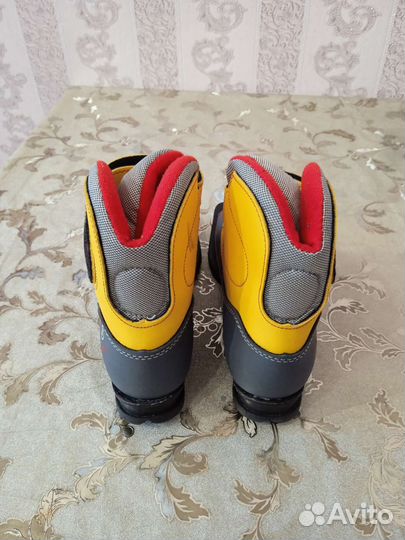 Лыжные ботинки