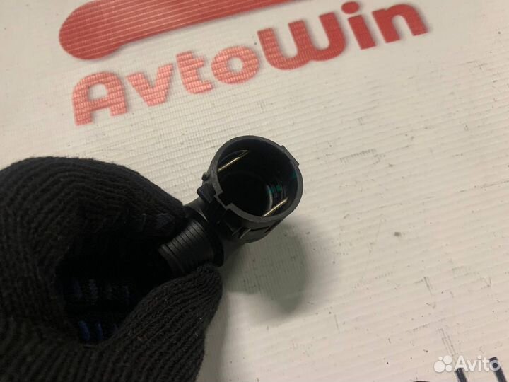 Фитинг радиатора печки на opel Mokka