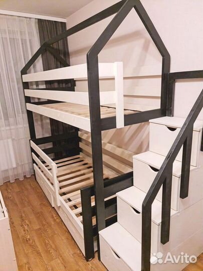 Двухъярусная кровать из массива