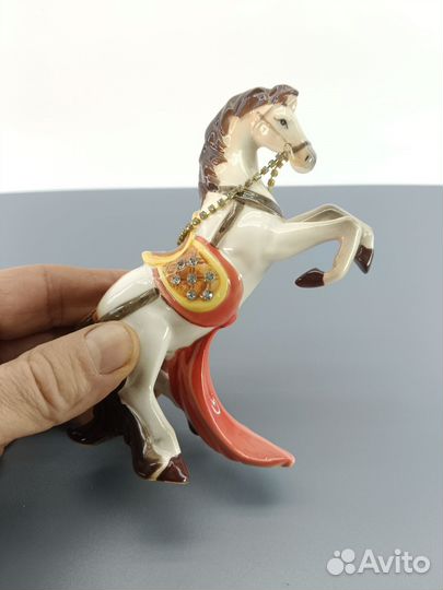 Лошадка фарфор