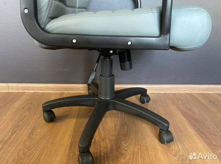 Компьютерное кресло. Кресло руководителя