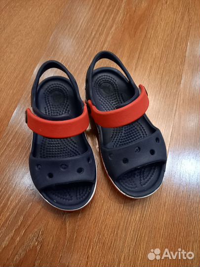 Сандалии crocs c7