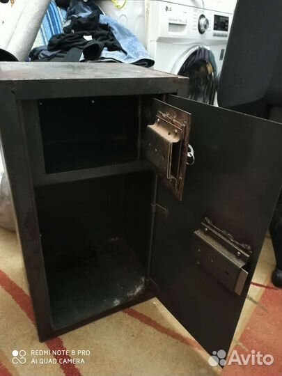 Сейф металлический