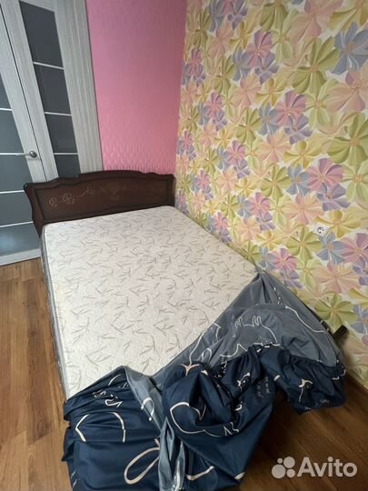 Кровать с матрасом 140 200