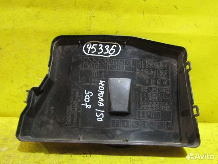 Крышка блока предохранителей Toyota Corolla 150 07