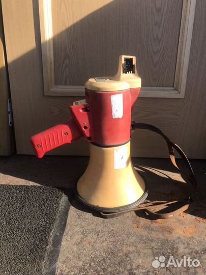 Мегафон, рупор.громкоговоритель