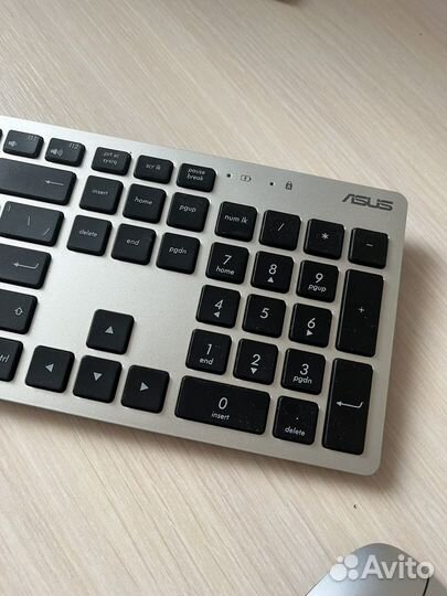 Беспроводная клавиатура и мышь asus