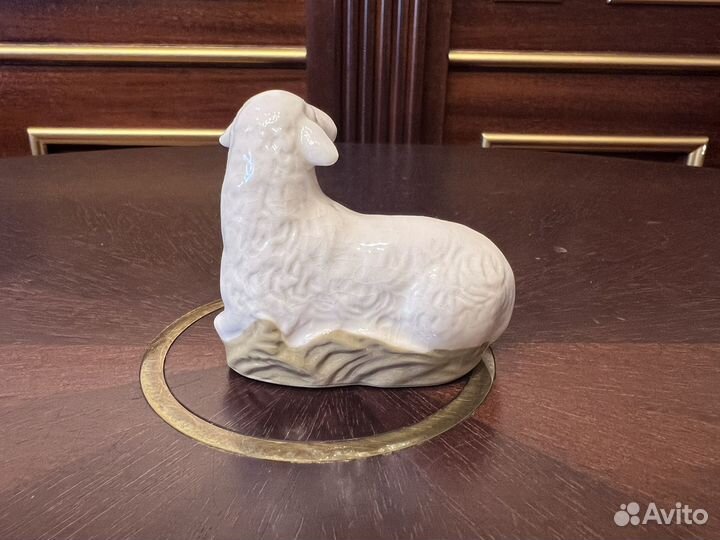 Фарфорова статуэка Овечка (белая) лфз, 1 сорт