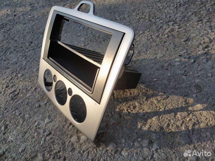 Рамка магнитолы и кондиционера ford focus 2
