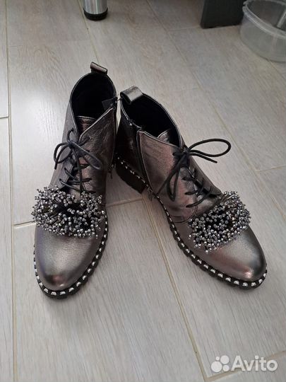 Продам ботинки женские