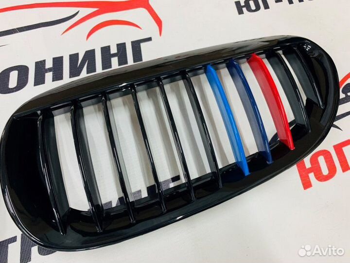 Решетка на BMW 6 E63 стиль M-Performance триколор