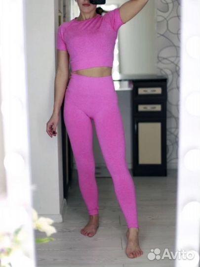 Женский спортивный костюм