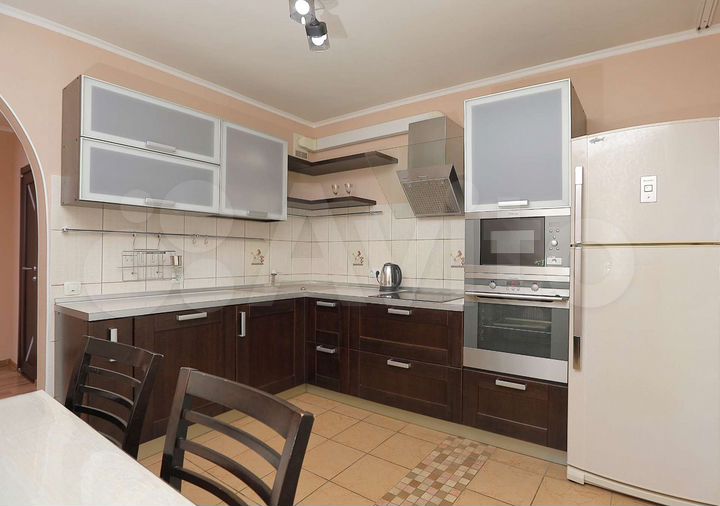 2-к. квартира, 65 м², 4/10 эт.